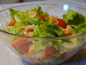 Салат из моркови с крапивой
