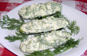 Салат из огурцов и яиц