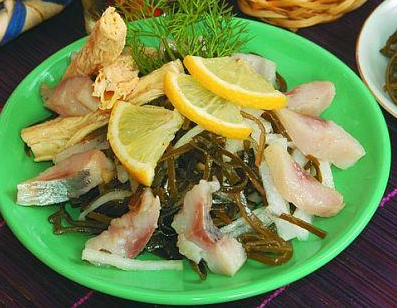 Салат из сельди с морской капустой