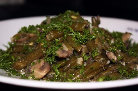 Салат из зеленой фасоли с шампиньонами «вечерний»