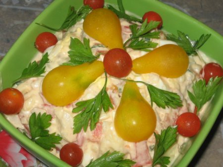 Салат картофельный с помидорами