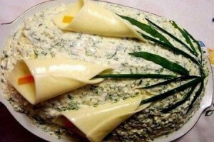 Картофельный рулет с ореховой пастой