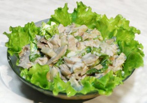Салат с ананасами и курицей