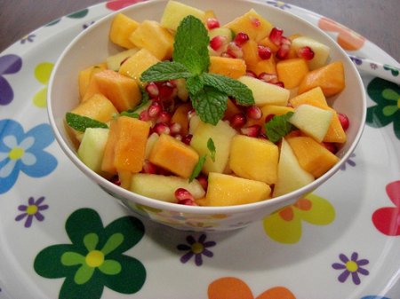 Салат с хурмой и гранатовыми зернами