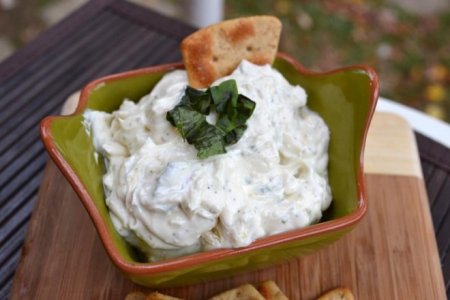 Салат с копченой рыбой, творогом и сыром «нежная зима»