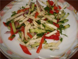 Салат с корнем сельдерея и яблоком