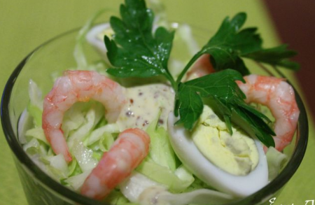 Салат с креветками и овощами