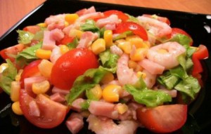 Салат с кукурузой и креветками