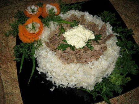 Салат с отварной свининой и дайконом