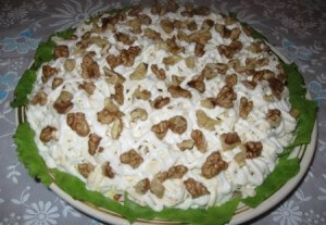 Салат с печенкой и грецкими орехами