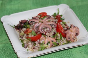 Салат с перловой крупой и осьминожками