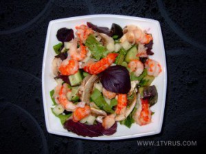 Салат с раковыми шейками и шампиньонами 