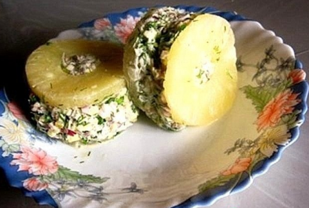 Салат с редиской и ананасами «колёса любви»