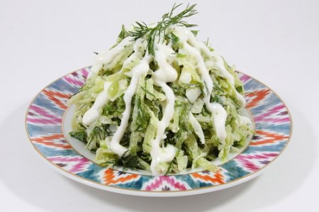 Салат с редькой и капустой