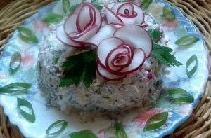 Салат с творогом и редисом