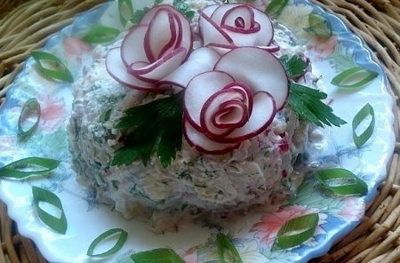 Салат с творогом и редисом
