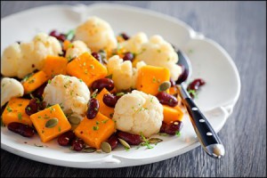 Салат с тыквой, цветной капустой и фасолью