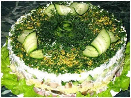 Салат с ветчиной, индейкой и грибами