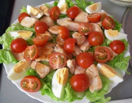 Салат цезарь с курицей