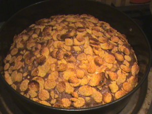Шарлотка с кукурузными хлопьями