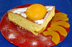 Шарлотка с персиками