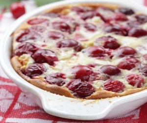 Шарлотка с вишней, вкусный рецепт.