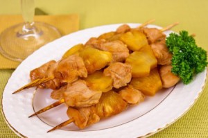 Шашлычки «домашние» с куриным филе и ананасами