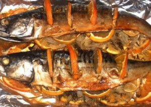 Скумбрия, фаршированная апельсинами