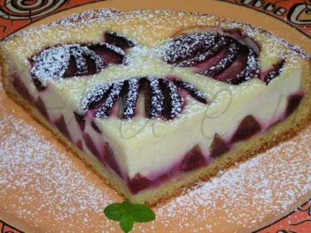 Сливовый пирог с творогом