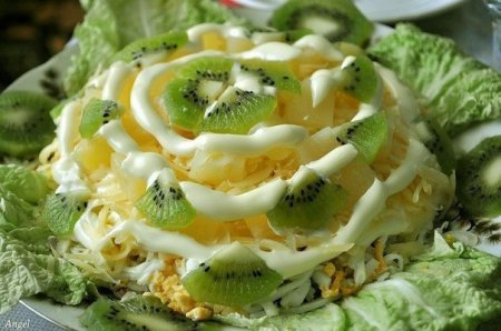 Слоеный салат «экзотический»