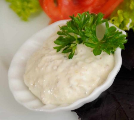 Соус с чесноком и орехами
