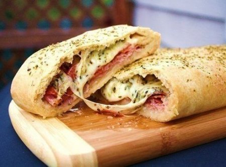 Стромболи (пицца-рулет)