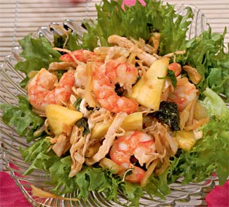 Тайский салат с ананасом