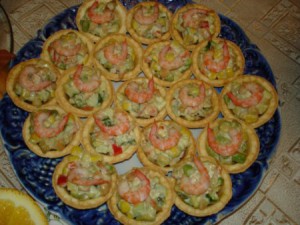 Тарталетки с салатом и креветками
