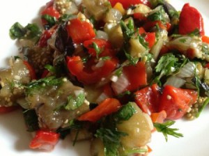 Теплый салат из баклажанов и сладкого перца
