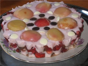 Торт с персиками