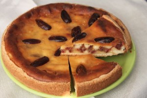 Творожный пирог с финиками