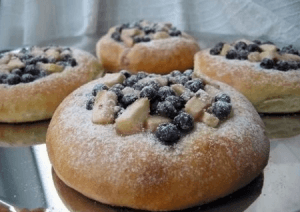 Ватрушки с ягодами