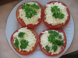 Закуска из помидор с сыром и чесноком
