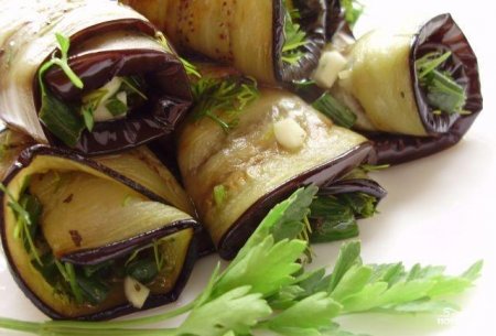 Жареные баклажаны с чесноком и зеленью